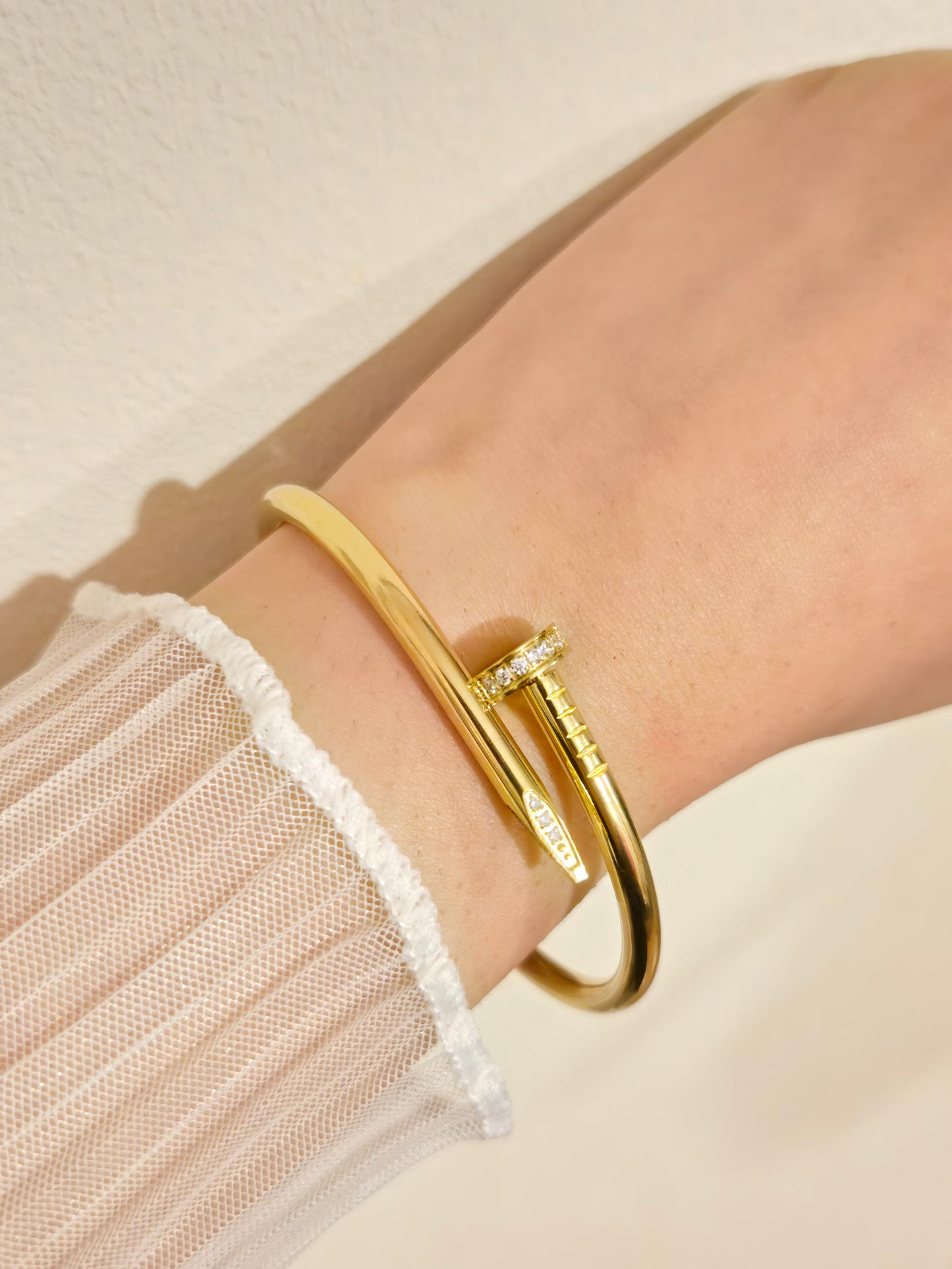 LILLY SCREW BANGLE