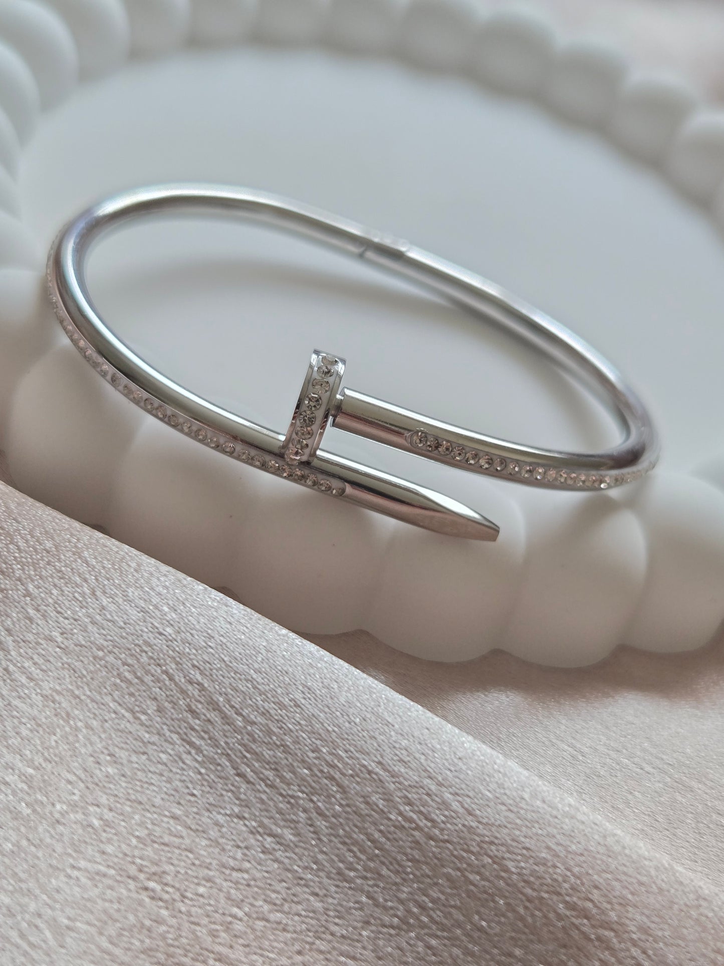 AMORE BANGLE